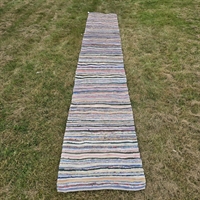 smalstribet-lang-bomuldsloeber-glade-farver-gammelt-kludetæppe-Sverige